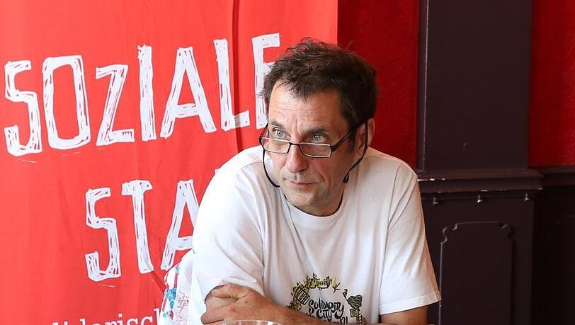 Thomas Lechner (parteilos) sitzt für die Linkspartei im Münchner Stadtrat. Der 59-Jährige ist seit 30 Jahren in der Jugend- und Kulturarbeit aktiv.