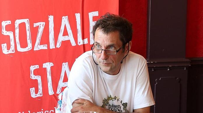Thomas Lechner (parteilos) sitzt für die Linkspartei im Münchner Stadtrat. Der 59-Jährige ist seit 30 Jahren in der Jugend- und Kulturarbeit aktiv.