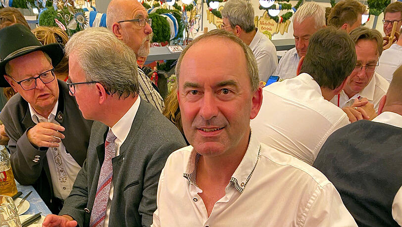 Freie-Wähler-Chef Hubert Aiwanger am Samstag im Schottenhamel-Festzelt. Freie-Wähler-Chef Hubert Aiwanger am Samstag im Schottenhamel-Festzelt.