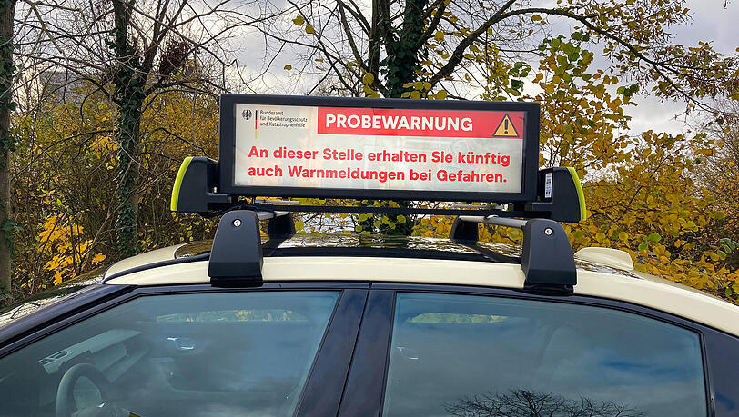Auf diesen digitalen Full-HD-Displays kann künftig in München und sechs weiteren deutschen Städten vor Katastrophen gewarnt werden. Auf diesen digitalen Full-HD-Displays kann künftig in München und sechs weiteren deutschen Städten vor Katastrophen gewarnt werden.