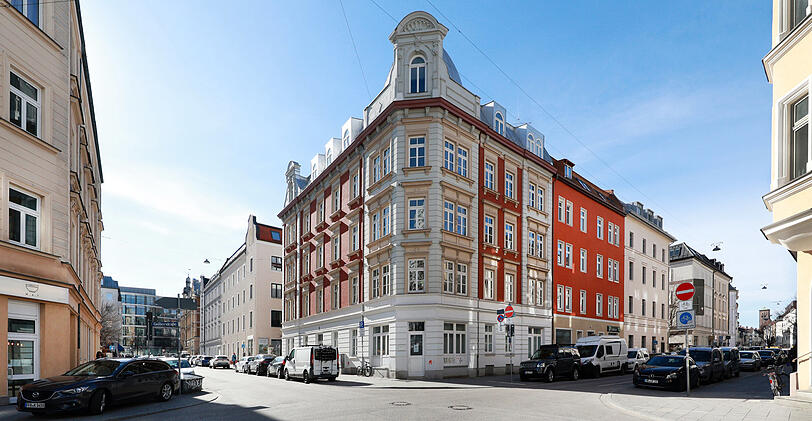 Fassadenpracht an der Gollier-, Ecke Schießstättstraße.