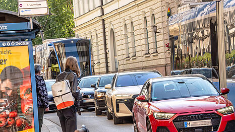 Stau ist ein Dauerzustand in München - in anderen Städten Europas geht man andere Wege. Was man von Wien, Paris und Barcelona lernen kann.