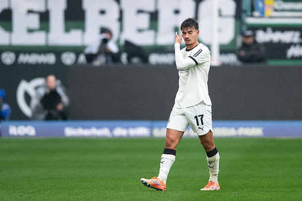 Jens Castrop flog gegen die Bayern wegen rüden Foulspiels frühzeitig vom Platz. Jens Castrop flog gegen die Bayern wegen rüden Foulspiels frühzeitig vom Platz.