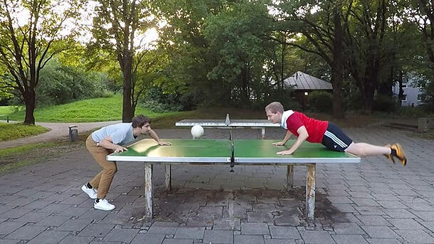 Kopfballtischtennis ist eine der vielen Sportarten, die beim Sportfestival am K&ouml;nigsplatz getestet werden k&ouml;nnen.