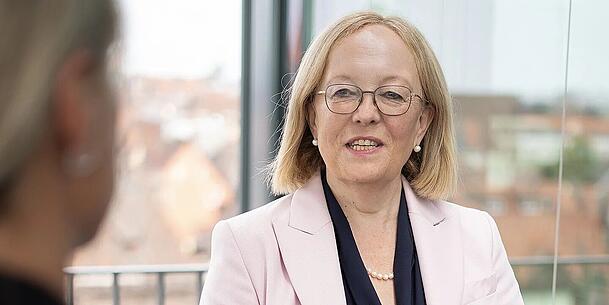 Irmgard Stippler ist die Vorstandsvorsitzende der AOK Bayern. Sie hält die große Mehrheit der Akteure im Gesundheitswesen für verantwortungsvoll. Irmgard Stippler ist die Vorstandsvorsitzende der AOK Bayern. Sie hält die große Mehrheit der Akteure im Gesundheitswesen für verantwortungsvoll.
