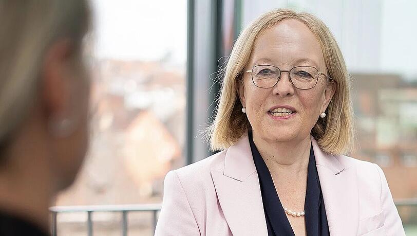 Irmgard Stippler ist die Vorstandsvorsitzende der AOK Bayern. Sie h&auml;lt die gro&szlig;e Mehrheit der Akteure im Gesundheitswesen f&uuml;r verantwortungsvoll.