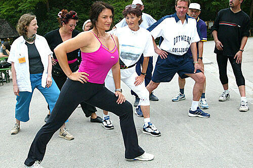 Das Vollweib, wie sich Neubauer selbst bezeichnet, weiß, wie man sie fit hält. Zum Beispiel durch Joggen im Englischen Garten.