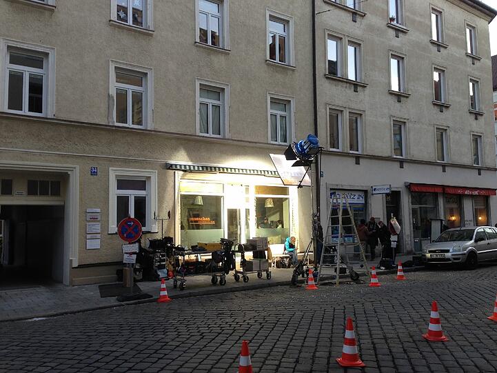 Alexandra Stein hat entdeckt, dass die ARD in Neuhausen dreht.