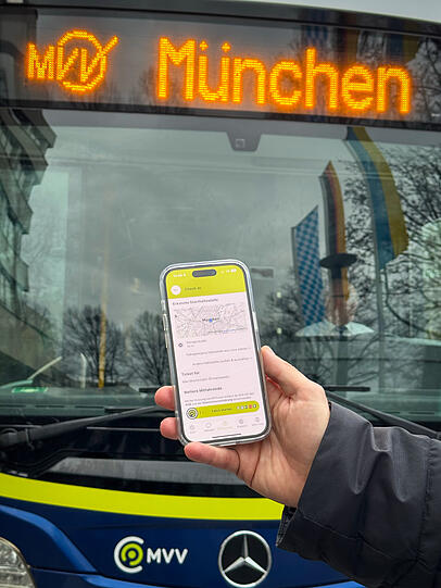 Nutzen Sie jetzt MVVswipe in der MVV-App und sparen bares Geld. Nutzen Sie jetzt MVVswipe in der MVV-App und sparen bares Geld.