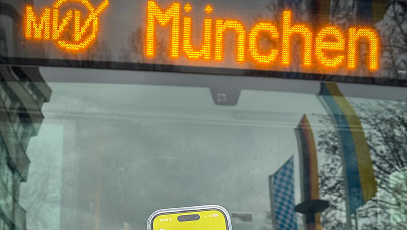 Nutzen Sie jetzt MVVswipe in der MVV-App und sparen bares Geld. Nutzen Sie jetzt MVVswipe in der MVV-App und sparen bares Geld.