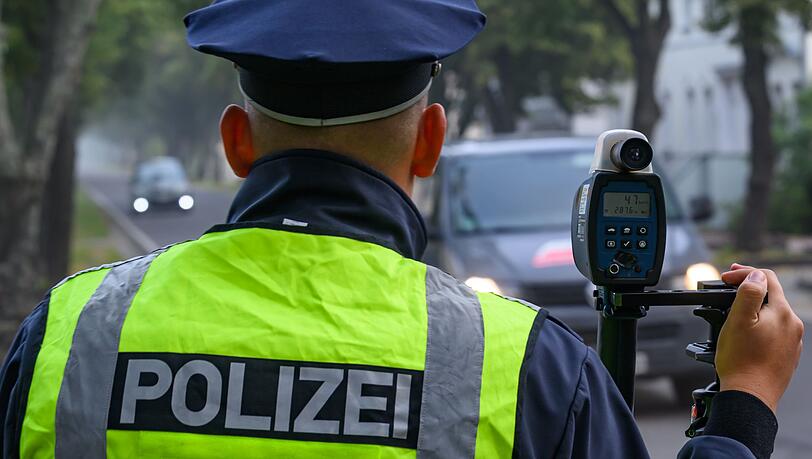 Die Polizei kassierte den F&uuml;hrerschein des jungen Autofahrers. (Symbolbild)