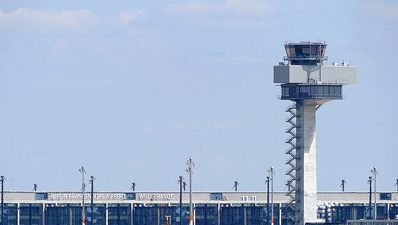 Momentan sind noch zahlreiche Nachfolger für Hartmut Mehdorn als neuer Flughafen-Chef im Rennen. Momentan sind noch zahlreiche Nachfolger für Hartmut Mehdorn als neuer Flughafen-Chef im Rennen.