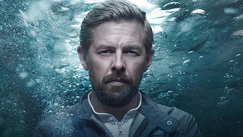 Auch der Moderator Klaas Heufer-Umlauf spielt in der ZDF-Serie "Der Schwarm" mit.