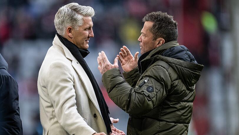 Sind sich nicht einig: Bastian Schweinsteiger (l) und Lothar Matthäus. (Archivbild) Sind sich nicht einig: Bastian Schweinsteiger (l) und Lothar Matthäus. (Archivbild)