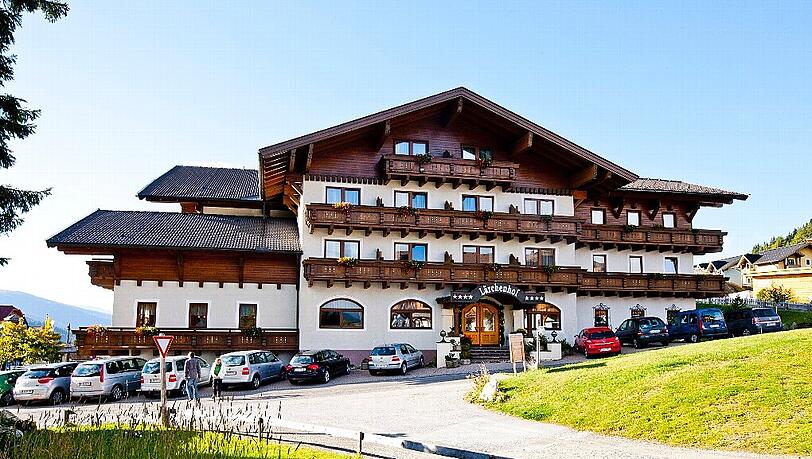 In den ****Hinteregger Hotels am Katschberg fühlt man sich wohl. In den ****Hinteregger Hotels am Katschberg fühlt man sich wohl.