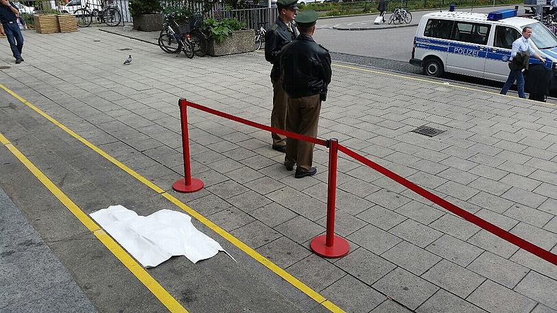 Ebola-Verdacht am Hauptbahnhof in München: Die Bilder vom Polizeieinsatz.