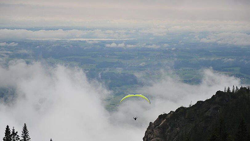 Mit dem Gleitschirm und zu Fuß unterwegs: Teilnehmer bei den X-Alps Mit dem Gleitschirm und zu Fuß unterwegs: Teilnehmer bei den X-Alps