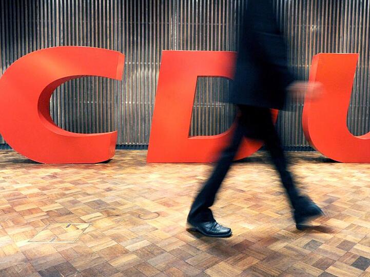 Die CDU in Sachsen-Anhalt muss sich erneut mit Extremisvorwürfen gegen ein inzwischen ausgetretenes Mitglied auseinandersetzen.