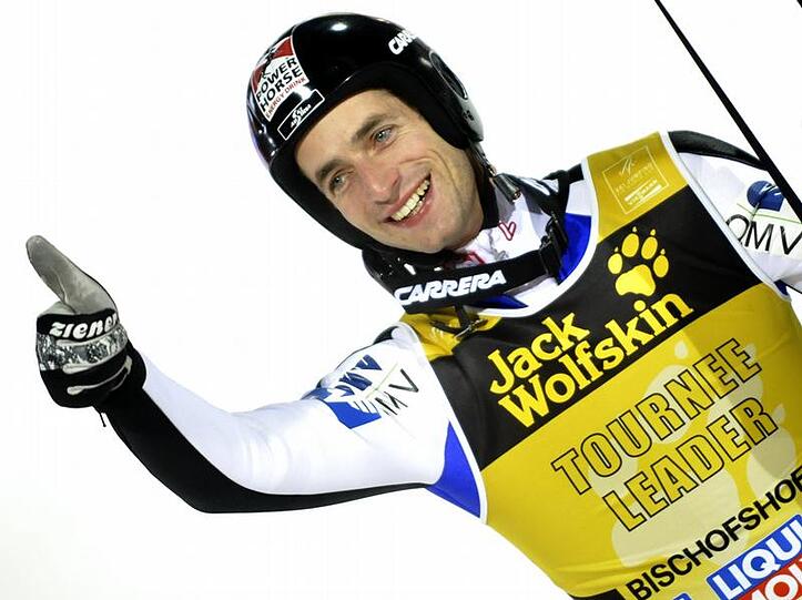Wolfgang Loitzl jubelt nach seinem Finalsprung bei der Vierschanzentournee.