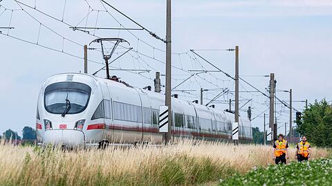 Mehrere Menschen wurden bei einem Angriff in einem ICE in Niederbayern verletzt. (Archivfoto)