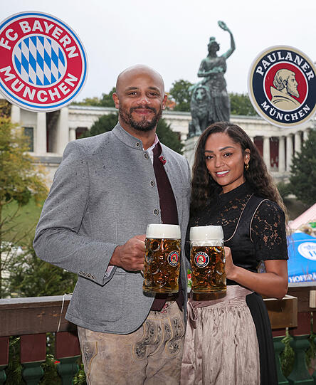 Die Bayern feiern beim traditionellen Oktoberfest-Besuch in der Käfer-Schänke.