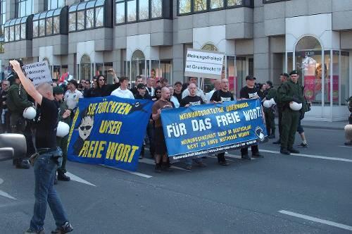 Rund 150 Neonnazis zogen am Samstag durch die Münchner Innenstadt.