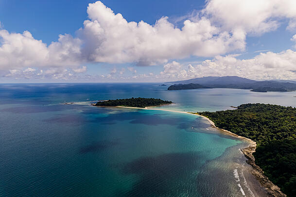 Die zu Indien gehörende North Sentinel Island: fast unberührte Natur, die den Bewohnern der Insel vorbehalten bleibt. Die zu Indien gehörende North Sentinel Island: fast unberührte Natur, die den Bewohnern der Insel vorbehalten bleibt.