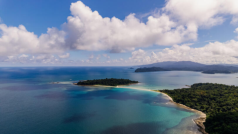 Die zu Indien gehörende North Sentinel Island: fast unberührte Natur, die den Bewohnern der Insel vorbehalten bleibt. Die zu Indien gehörende North Sentinel Island: fast unberührte Natur, die den Bewohnern der Insel vorbehalten bleibt.