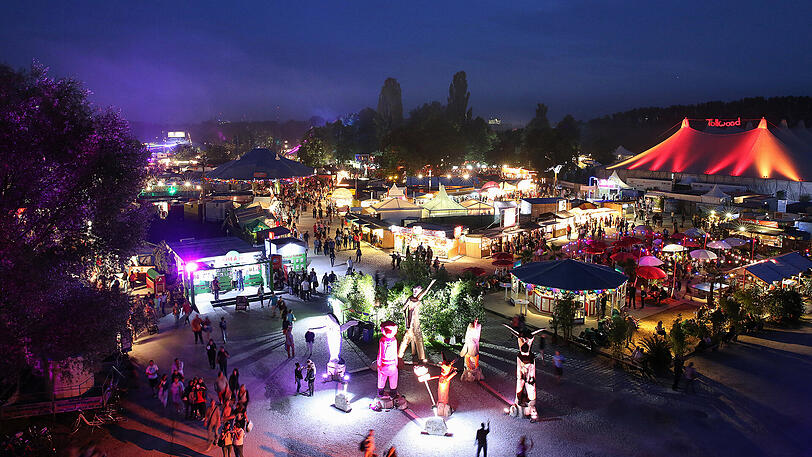Das Sommer-Tollwood hat in diesem Jahr ein neues Zelt.