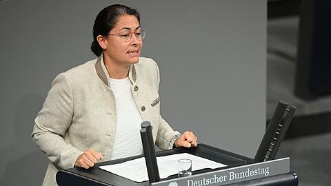 Filiz Polat (Gr&uuml;ne) sieht Unklarheit und erhebliche Probleme in der Praxis, wenn der Gesetzentwurf so wie vom Ausschuss beschlossen, vom Bundestag verabschiedet werden sollte. (Archivfoto)