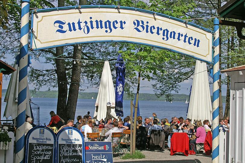 Allein diese Lage: Der Tutzinger Biergarten liegt in der ersten Reihe am Westufer des Starnberger Sees.