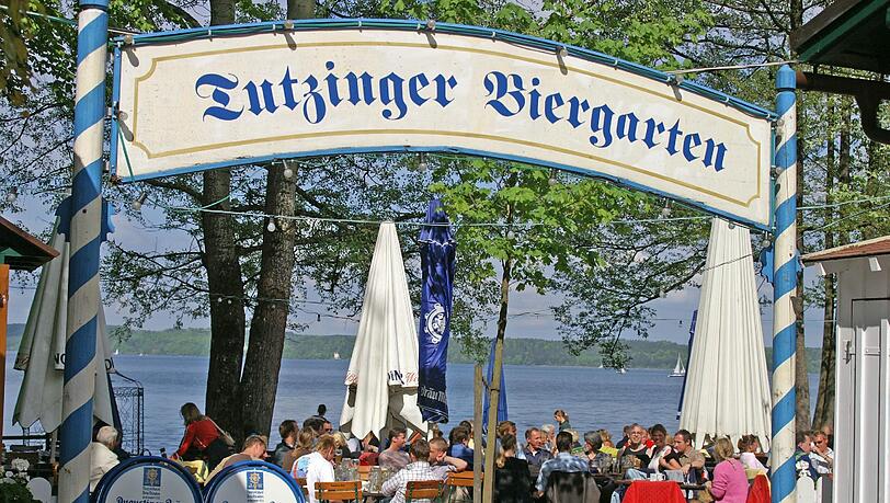 Allein diese Lage: Der Tutzinger Biergarten liegt in der ersten Reihe am Westufer des Starnberger Sees. Allein diese Lage: Der Tutzinger Biergarten liegt in der ersten Reihe am Westufer des Starnberger Sees.