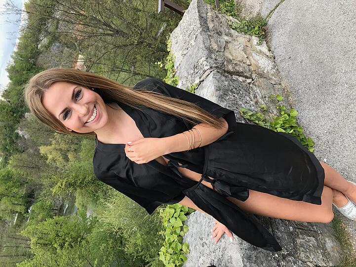 Jessica F. aus Waldkraiburg ist Industriekauffrau