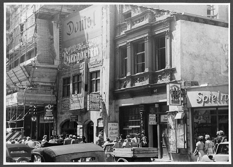 Der Donisl-Behelfsbau nach dem Zweiten Weltkrieg.