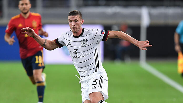 Robin Gosens im Dress der deutschen Nationalmannschaft gegen Spanien.