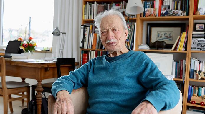 Ernst Grube in seiner neuen Heimat in Regensburg. Vor zwölf Jahren zog der Münchner dorthin, wegen seiner Partnerin.