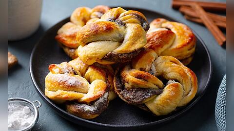 Die Zimt-Kardamom-Knoten bringen ein Stück Skandinavien in die eigenen vier Wände.