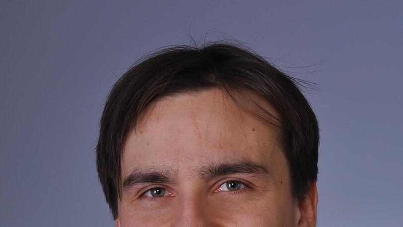 Benedikt Saba&szlig;, LMU-Professor f&uuml;r Biophysik, forscht an einem klimafreundlichen Futtermittel f&uuml;r K&uuml;he.