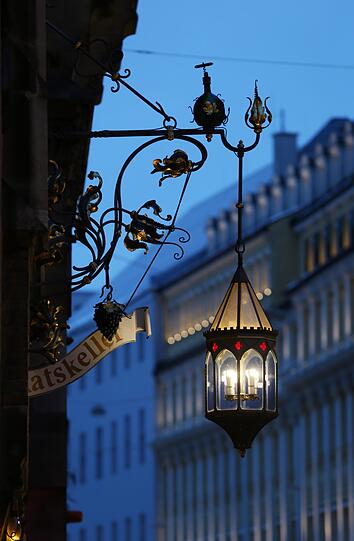 Erleuchtet: am Ratskeller am Marienplatz.