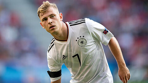 Nach einer schwierigen Saison beim FC Schalke 04 blüht Max Meyer bei der U21 auf: "Ich fühle mich hier einfach pudelwohl und bekomme das Vertrauen vom Trainer."