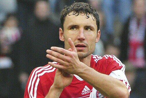 Applaus für Hoffenheim und den FC Bayern: Bayern-Kapitän Mark van Bommel.