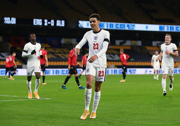 Vor seinem Verbandswechsel zum DFB spielte Jamal Musiala f&uuml;r die Nachwuchsmannschaften von England, wo er in der U21 auch mit Co-Trainer Aaron Danks zusammenarbeitete.