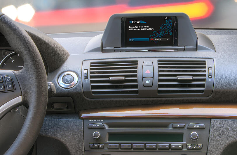 Auf diesem Touchscreen wird die Geheimzahl eingegeben, dann reicht ein Druck auf den Anlasser-Knopf.