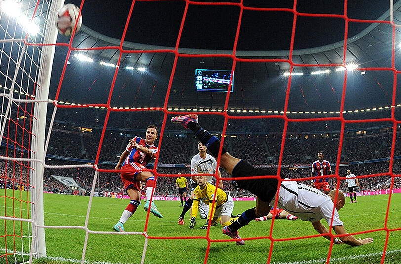 23. September: Mit einem Doppelpack von Mario Götze und dem 4:0 gegen den bisherigen Spitzenreiter SC Paderborn übernehmen die Bayern am 5. Spieltag erstmals die Tabellenführung, die sie im weiteren Verlauf nicht mehr abgeben.