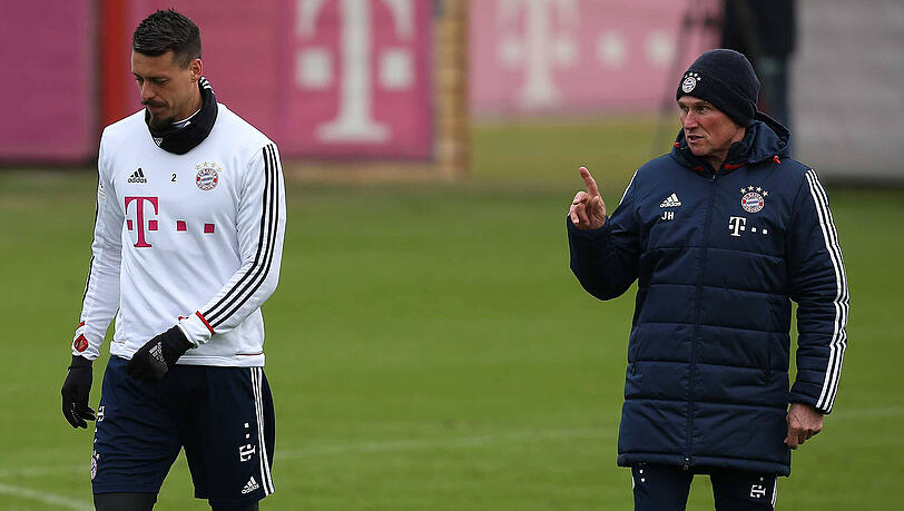 Jupp Heynckes (r.) hat derzeit einen grippalen Infekt.