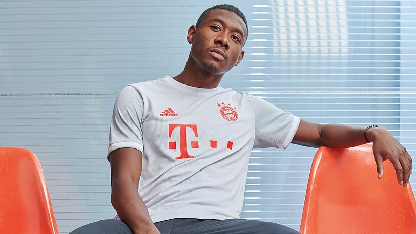 David Alaba im neuen Auswärtstrikot des FC Bayern München.