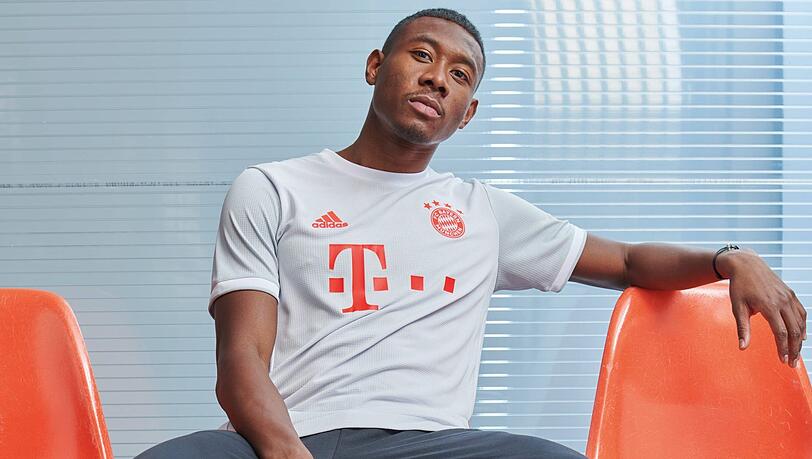 David Alaba im neuen Auswärtstrikot des FC Bayern München. David Alaba im neuen Auswärtstrikot des FC Bayern München.