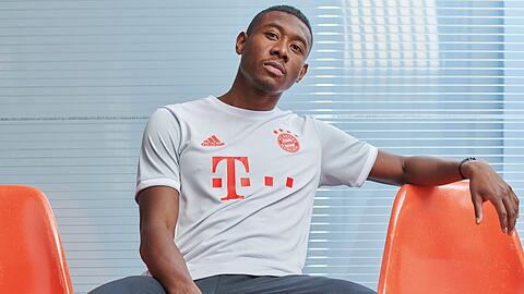 David Alaba im neuen Auswärtstrikot des FC Bayern München.