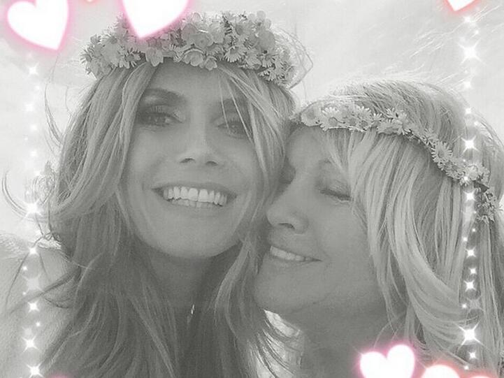 Auch Heidi Klum gratuliert ihrer Mama: "Ich wünsche allen ein wundervolles Muttertags-Wochenende", kommentiert sie dieses Foto auf Instagram