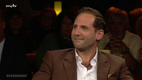 Julian Schmitz-Avila berichtet bei "Riverboat" von seinem teuersten Kauf bei "Bares f&uuml;r Rares".
